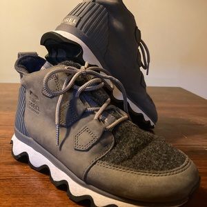 Sorel Womens Kinetic Caribou boot. Waterproof. Size 6.5 in the color Quarry.